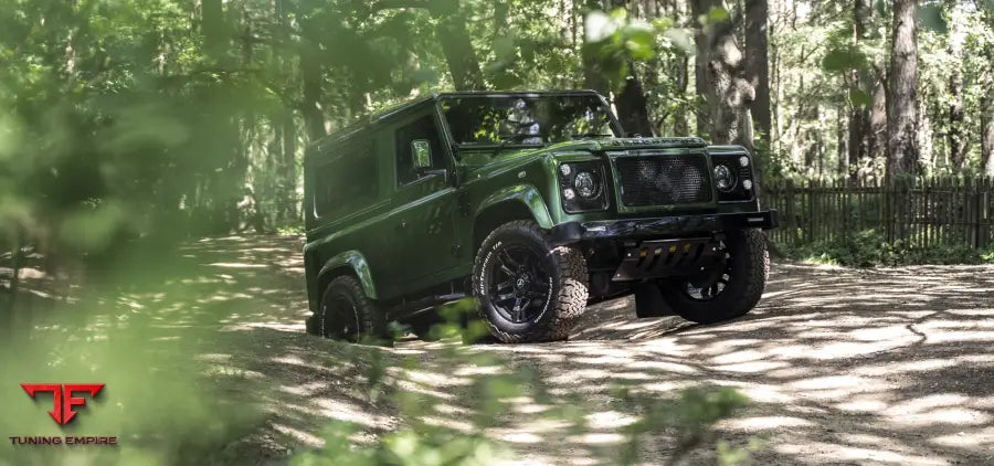 URBAN LAND ROVER CLASSIC DEFENDER
