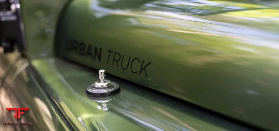 URBAN LAND ROVER CLASSIC DEFENDER