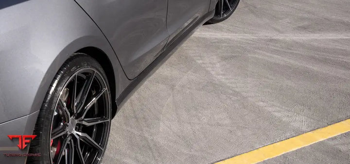 URBAN TESLA MODEL 3