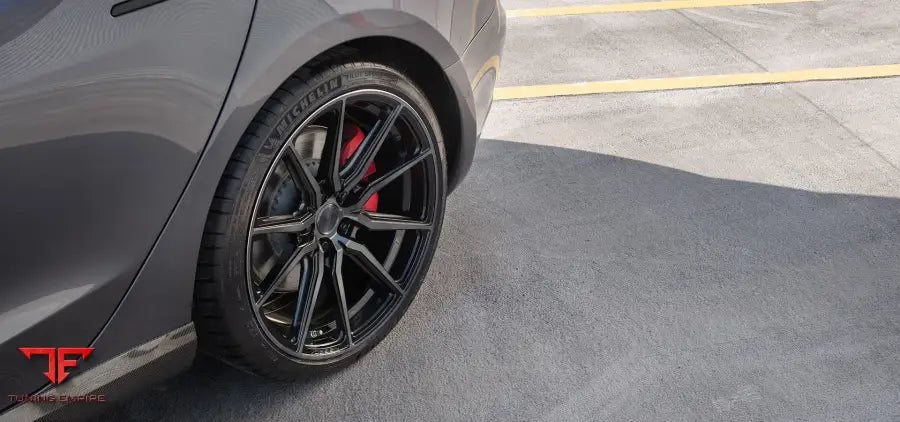 URBAN TESLA MODEL 3