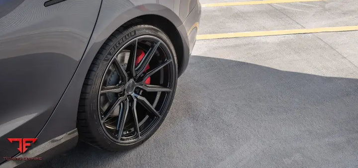 URBAN TESLA MODEL 3
