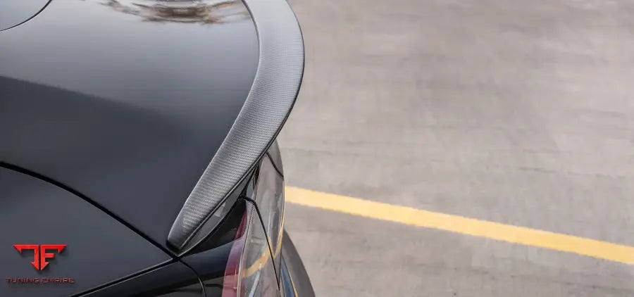 URBAN TESLA MODEL 3