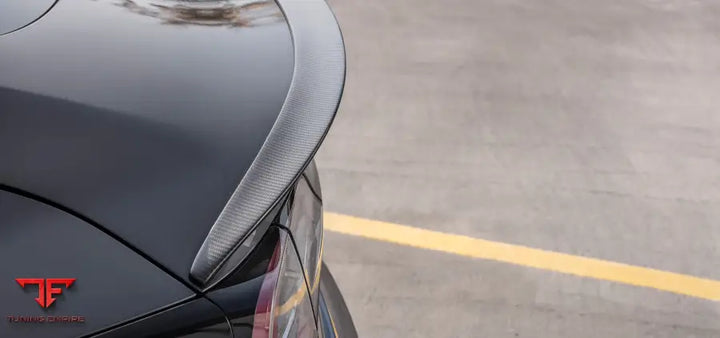 URBAN TESLA MODEL 3