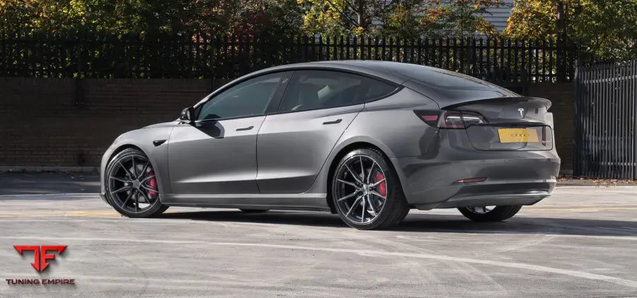 URBAN TESLA MODEL 3