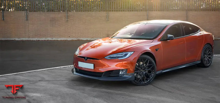 URBAN TESLA MODEL S